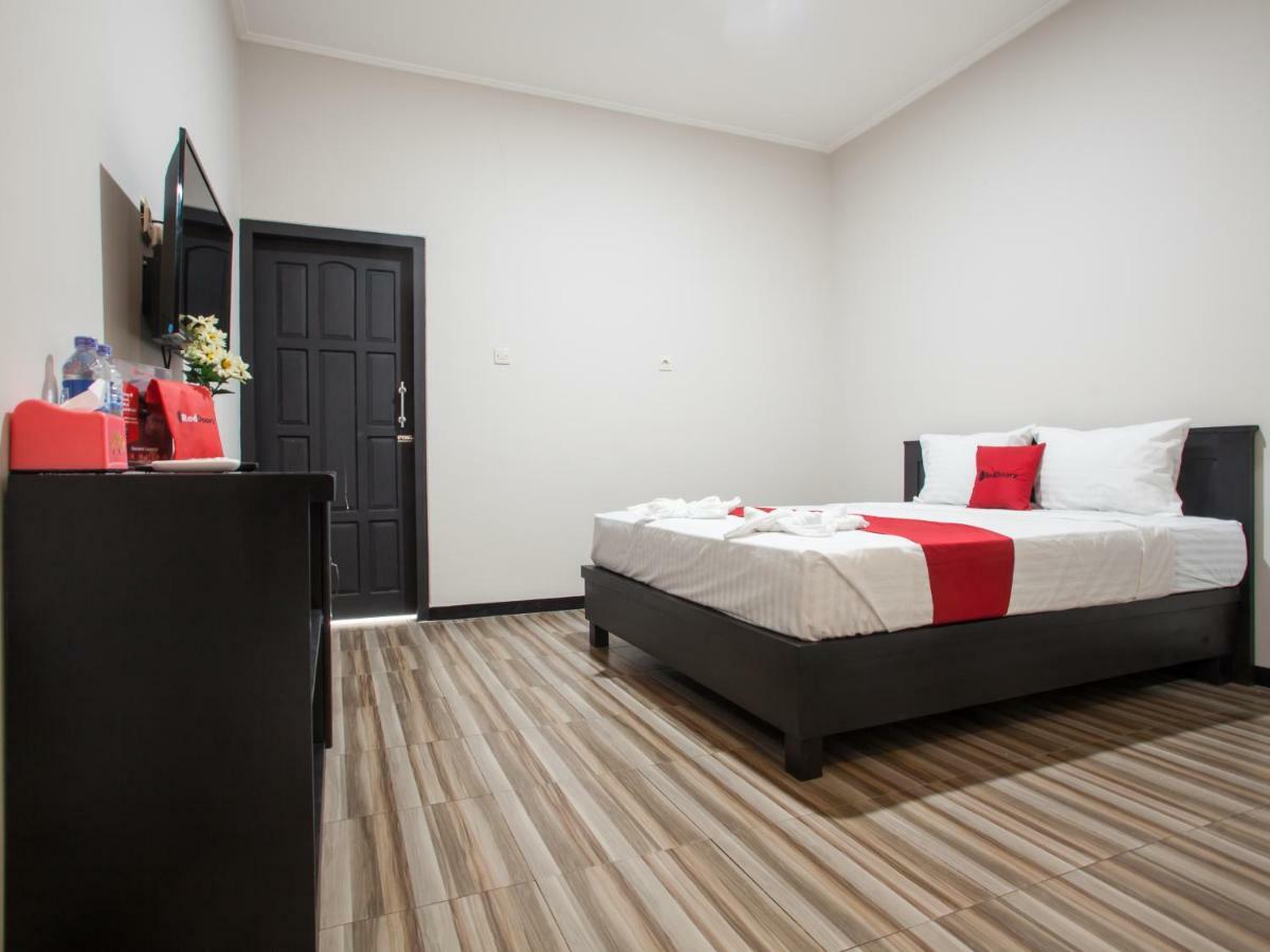 Reddoorz Plus Near Banyuwangi Airport Hotel Екстериор снимка