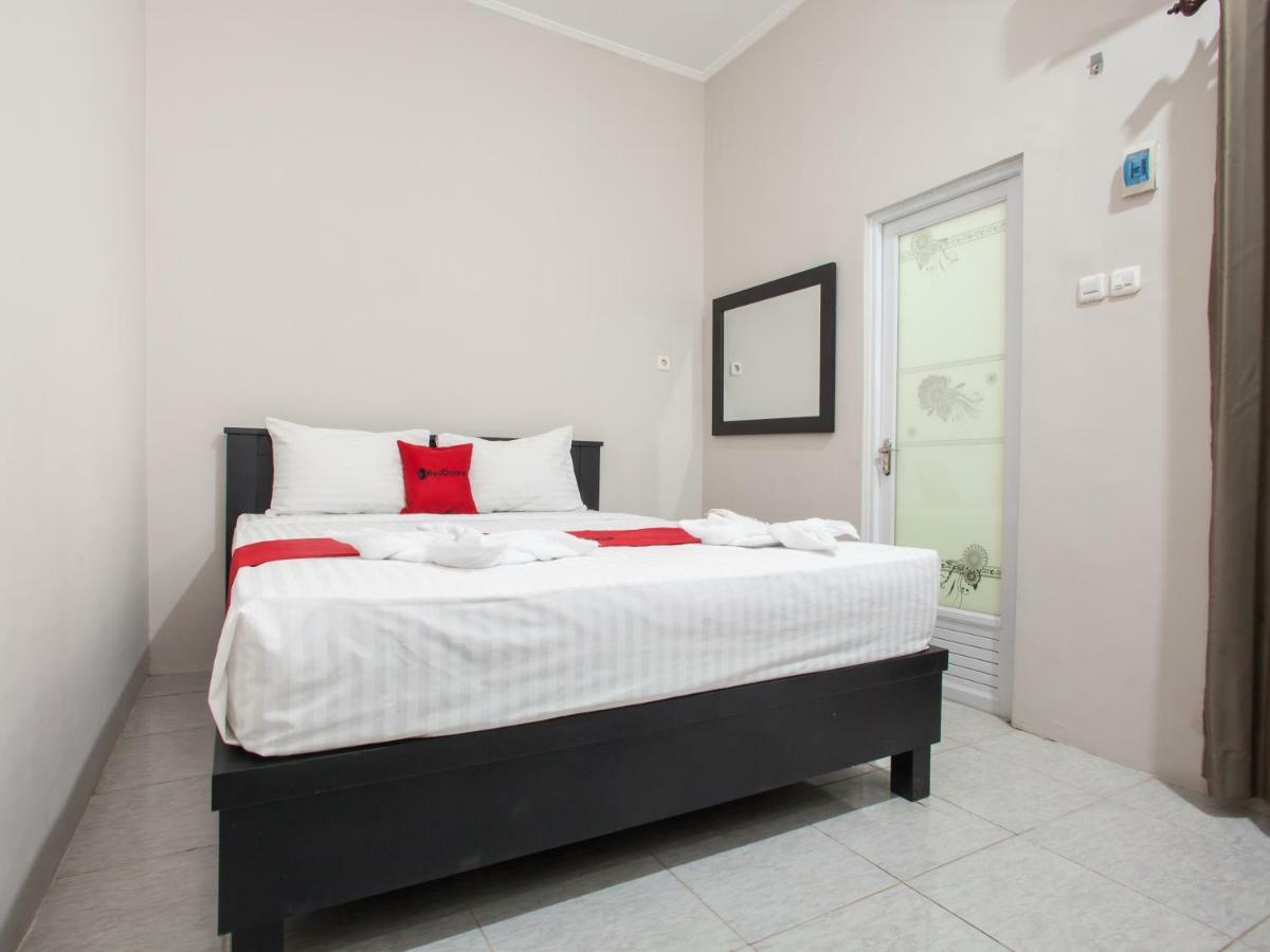 Reddoorz Plus Near Banyuwangi Airport Hotel Екстериор снимка